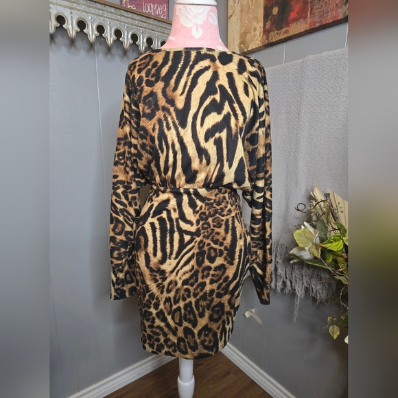 Venus Dolman Sleeve Animal Print Bodycon Dress - Picture 2 of 2